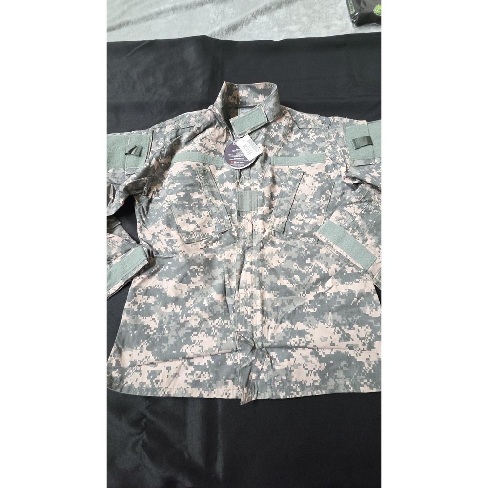 US Army Combat Uniform Jacket Medium Short Flame Resistant ACU Digital Camo Mens